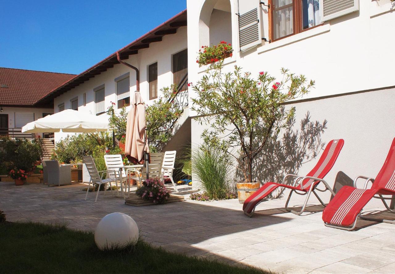 Winzerhof Michael Gartner Bed & Breakfast Illmitz Exterior photo